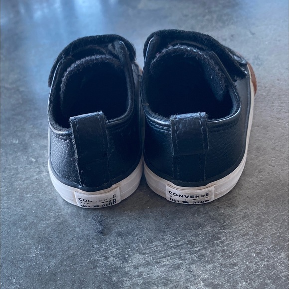 Black leather Converse toddler sneakers with Velcro sz 5 - Picture 3 of 6